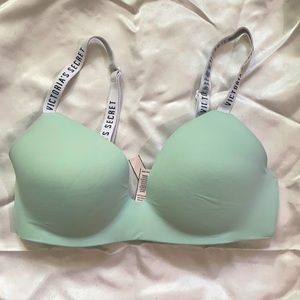 Victorias secret T-shirt lightly lined wireles bra